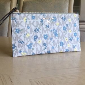 Michael Kors Vanilla, Luggage Clutch, Wristlet